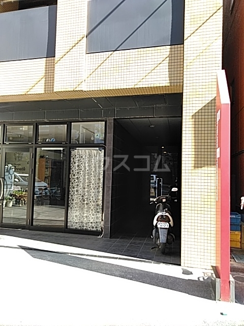 21/30 エントランス