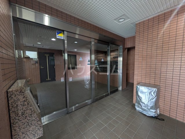 24/30 エントランス