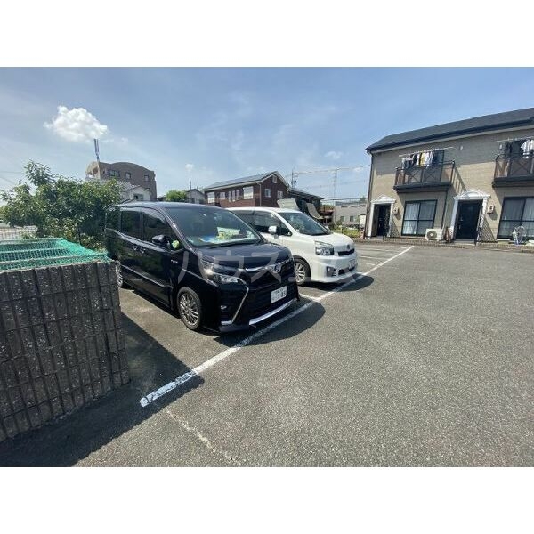 18/28 駐車場