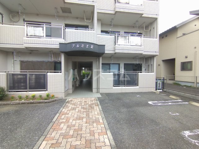 22/26 エントランス