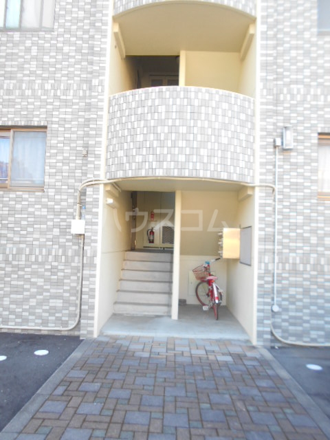 20/23 エントランス