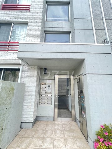 23/30 エントランス