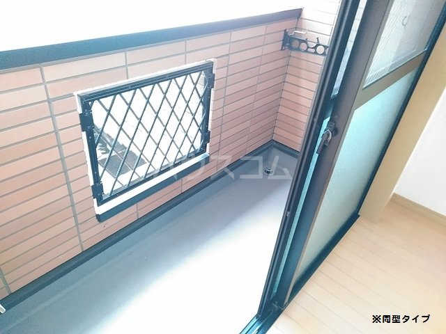 18/28 バルコニー