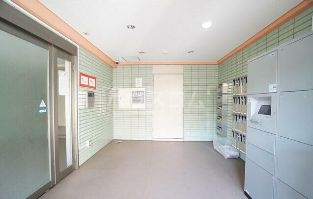 18/19 エントランス