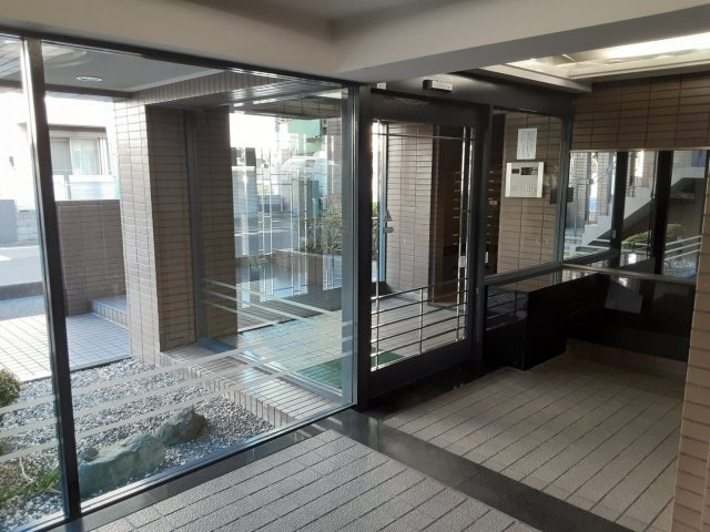 24/30 エントランス