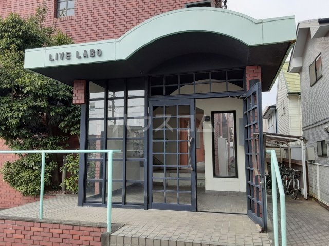 16/17 エントランス