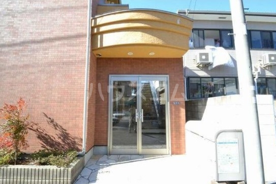 18/21 エントランス