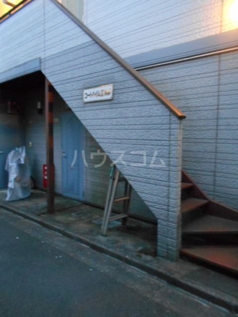 28/30 エントランス