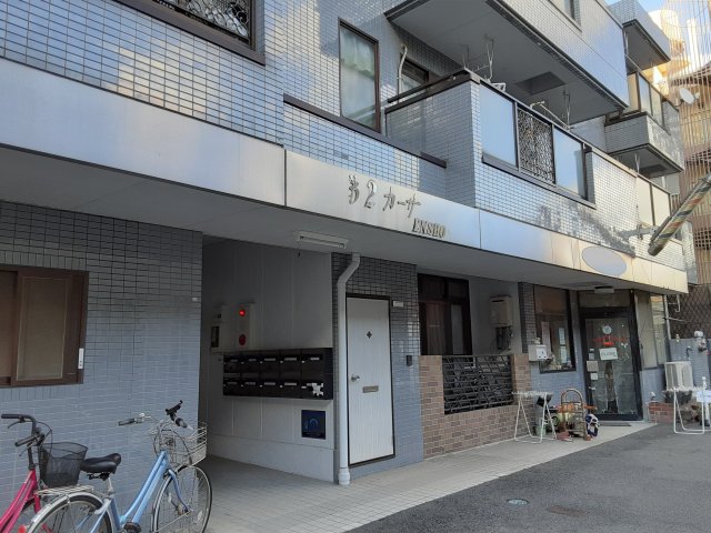 27/30 エントランス