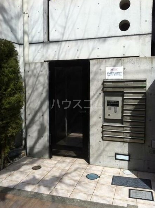 13/23 エントランス