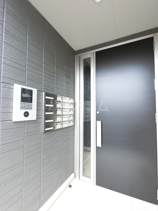 16/18 エントランス