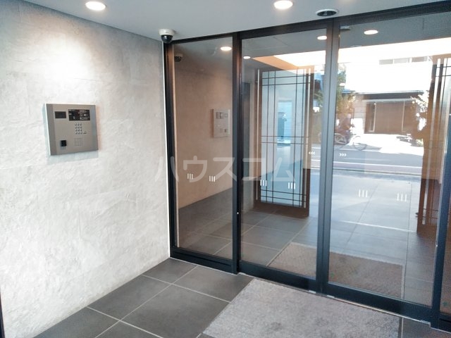 28/30 エントランス