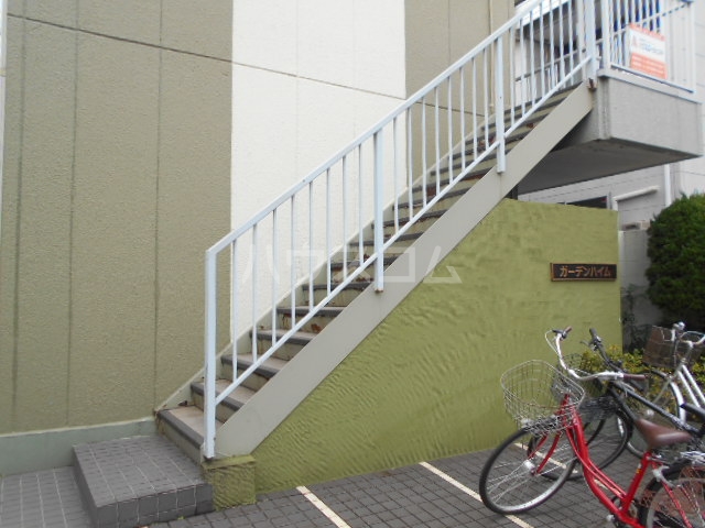 22/30 エントランス