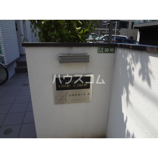 23/30 エントランス