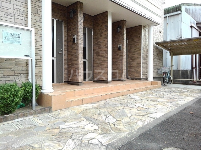 13/22 エントランス