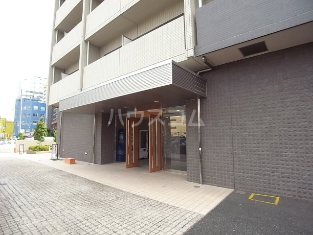 16/27 エントランス