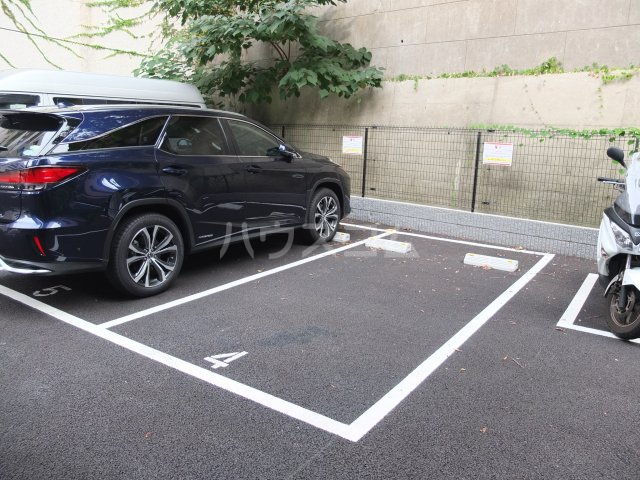 28/30 駐車場