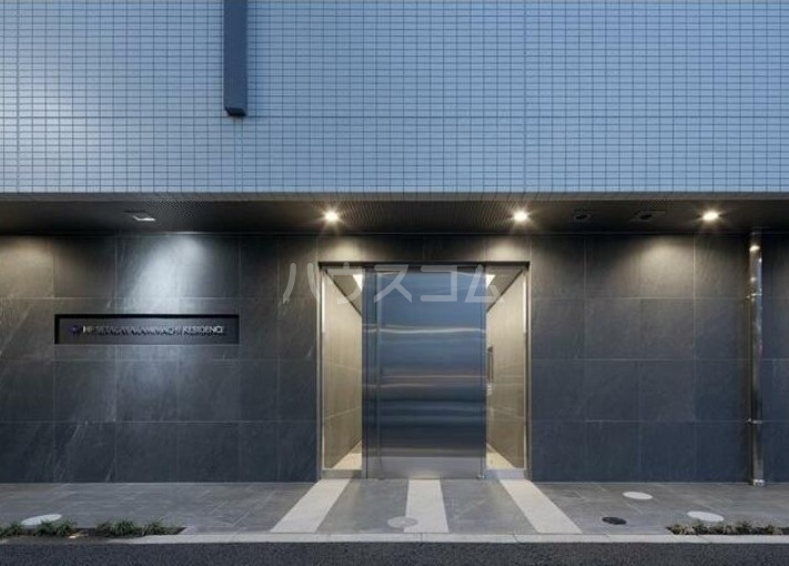 28/30 エントランス