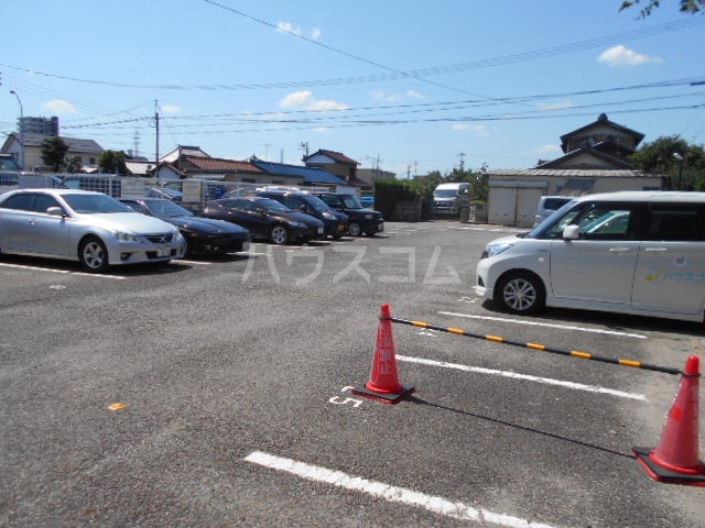 22/30 駐車場
