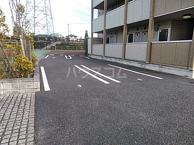 27/30 駐車場