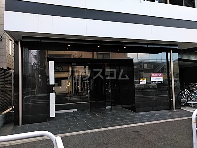 19/30 エントランス