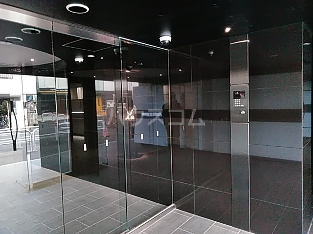 21/30 エントランス