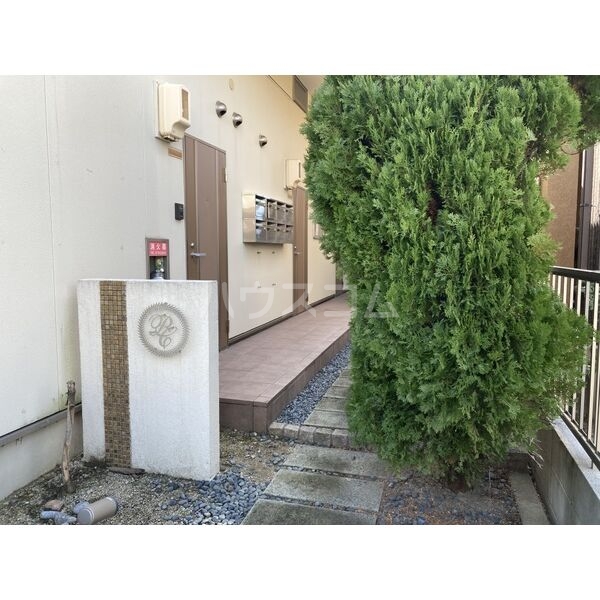 20/21 エントランス