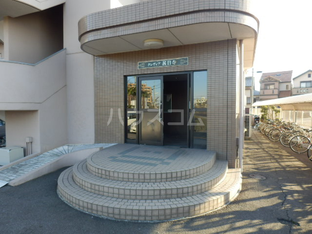 15/23 エントランス