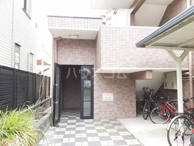 23/29 エントランス