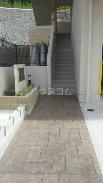 18/22 エントランス