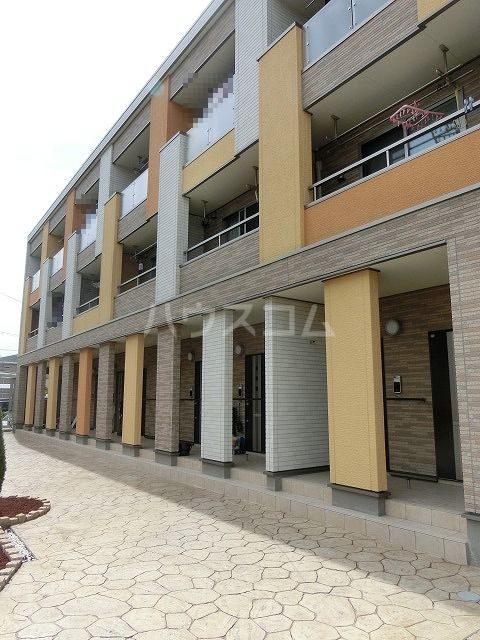 15/22 エントランス