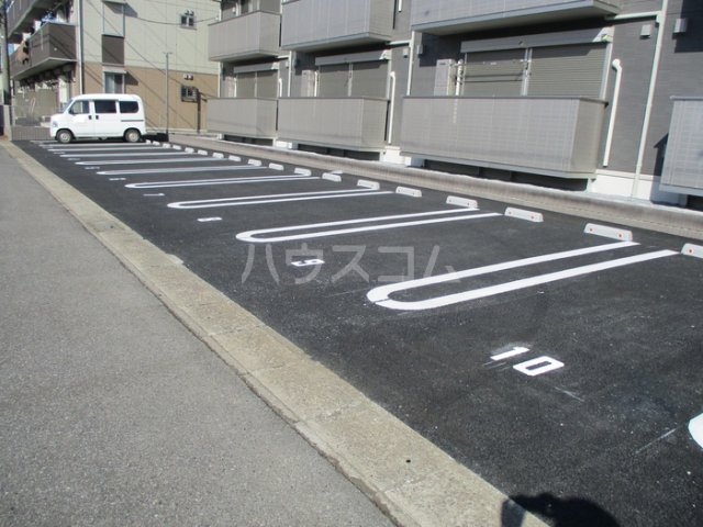 16/18 駐車場