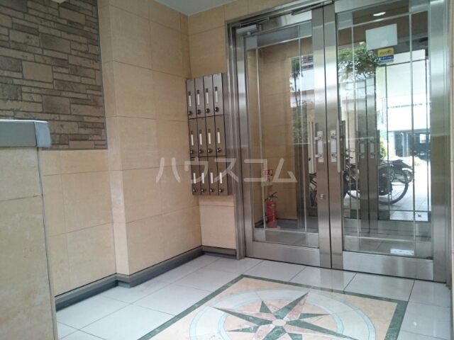 14/20 エントランス