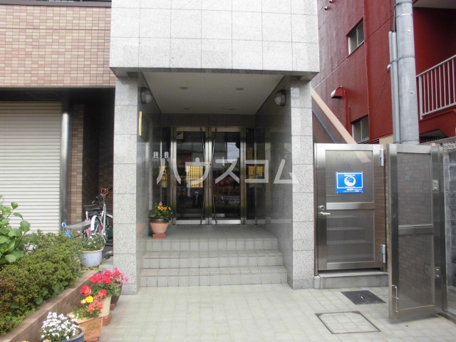 18/28 エントランス