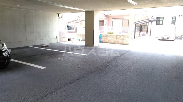 2/5 駐車場