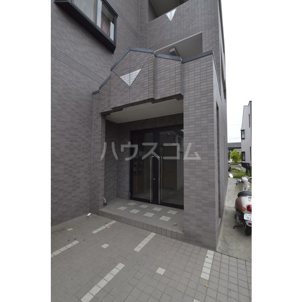 14/22 エントランス