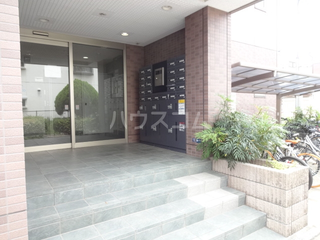 28/30 エントランス