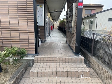 23/30 エントランス