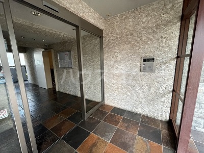 21/30 エントランス