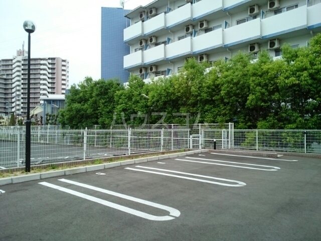 22/28 エントランス