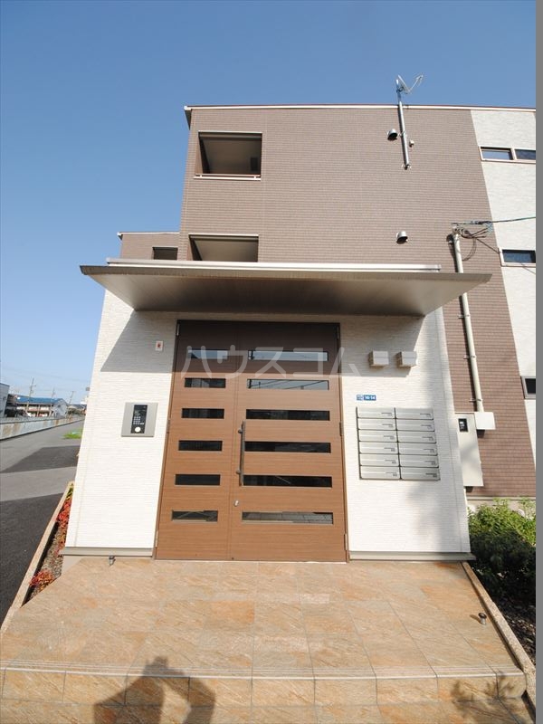 21/27 エントランス