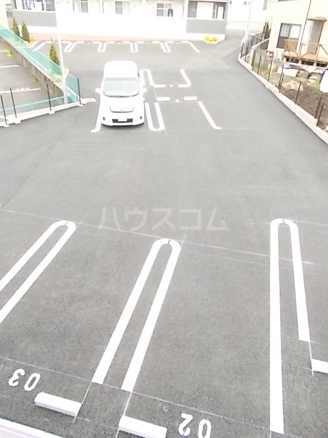 22/28 駐車場