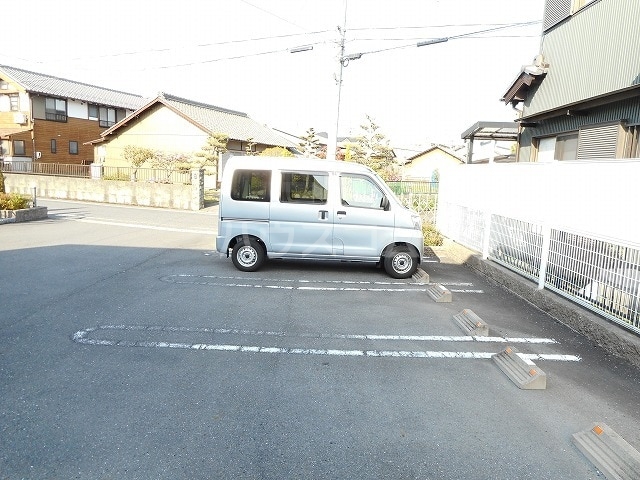 27/30 駐車場
