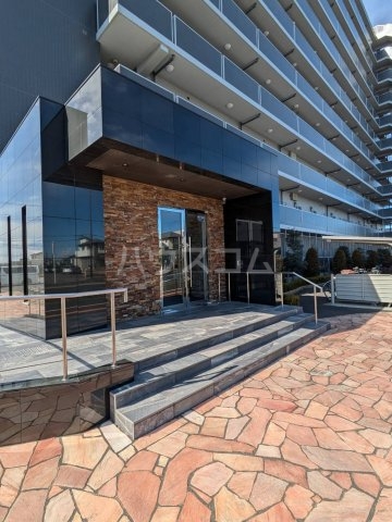 27/30 エントランス