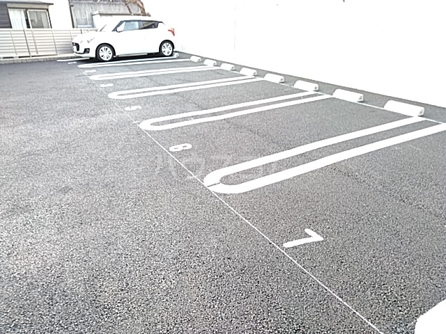 27/30 駐車場