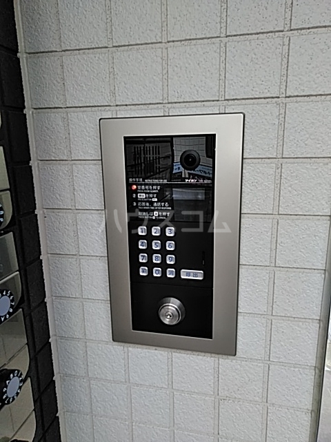 18/28 エントランス