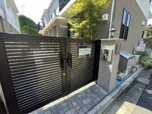 27/30 エントランス