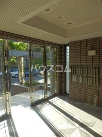 23/30 エントランス