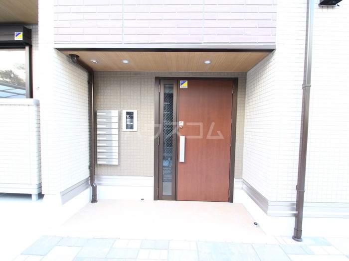 18/27 エントランス