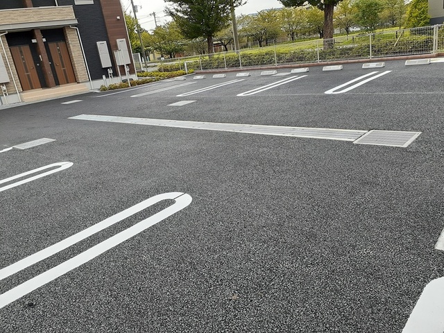 27/30 駐車場